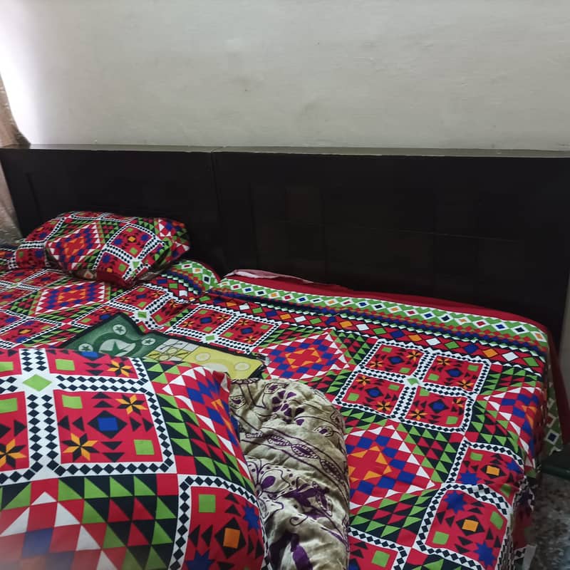 2 Single Bed without matress 0