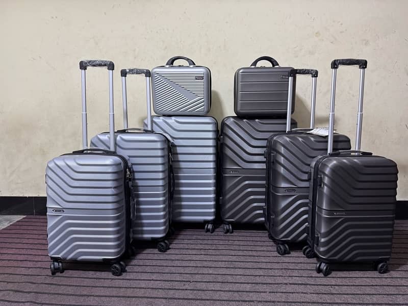 Luggage bags/ travel suitcases/ trolley bags/ travel trolley/ attachi 0