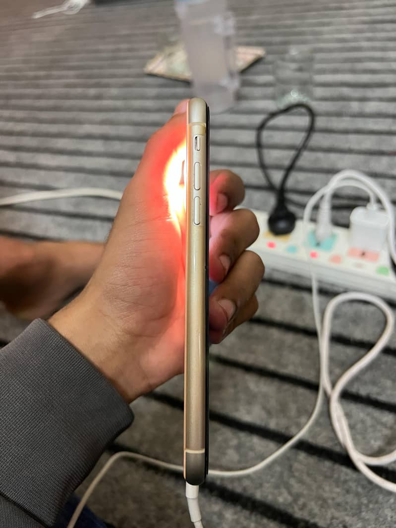 Apple iPhone 11 4