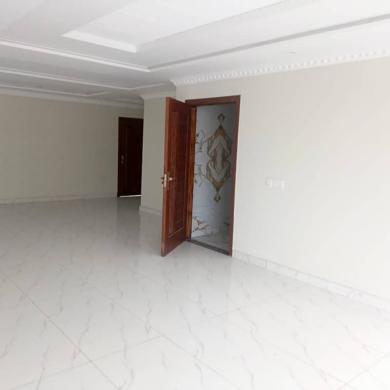 Brand New Commercial Basement and Frist Floor For Rent in Bahria Town Lahore. 2