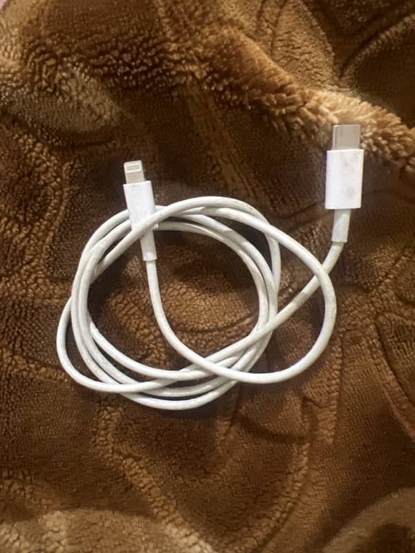 iPhone cable 0