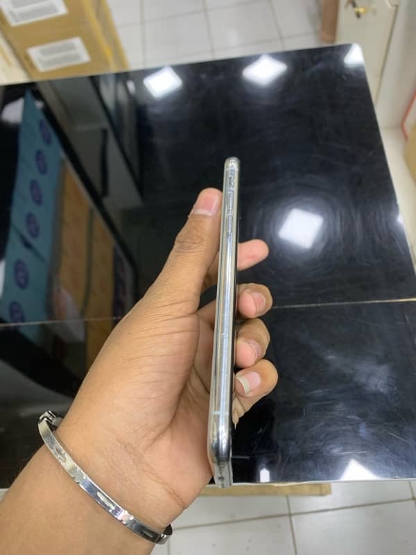 Iphone x 64 gb pta approved colour white condition 10”10…… 2