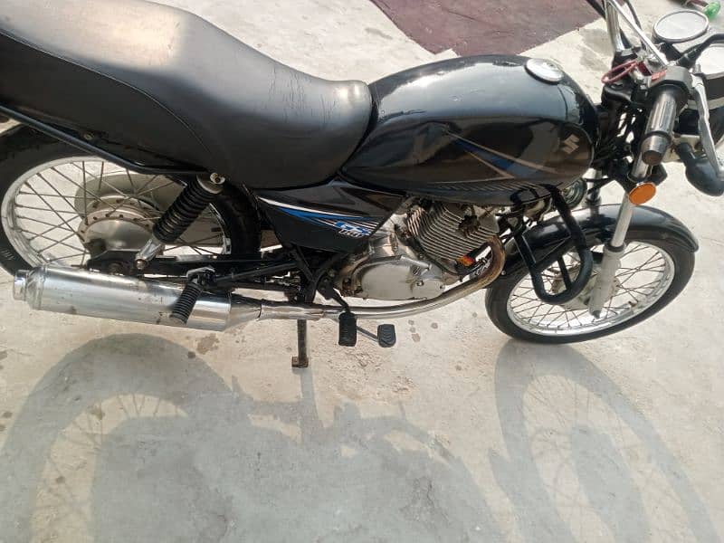 Suzuki GS 150 2015 Model 6