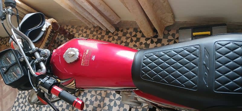 Honda 125 in clean condition 6