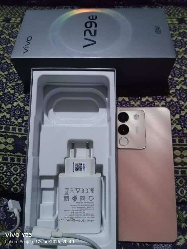 vivoV29e 10. by. 10 all ok ha 8+8 GB 256 box and original charging 0