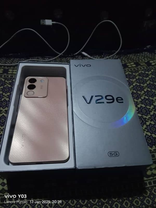 vivoV29e 10. by. 10 all ok ha 8+8 GB 256 box and original charging 2