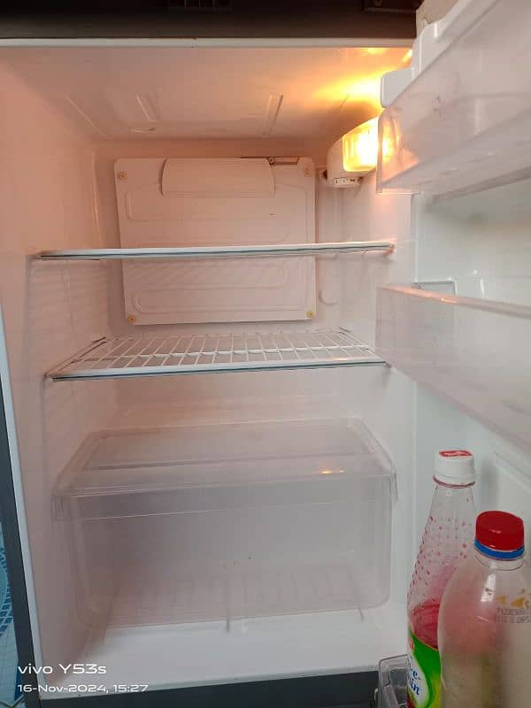 Medium se ek size Kam ha fridge ha 3