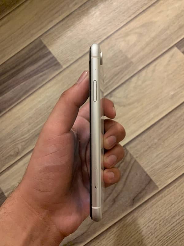 iphone xr (fu back broken) 1