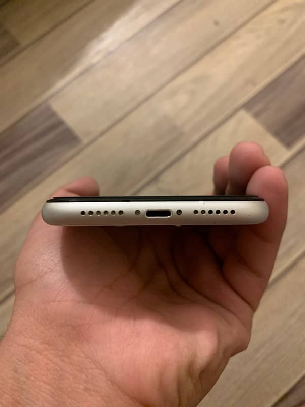 iphone xr (fu back broken) 3