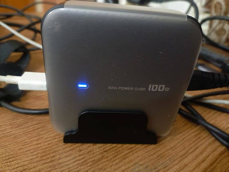 Tooki 100W GAN Charger 4 Ports 2