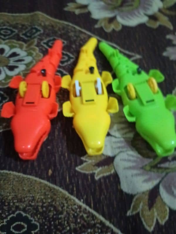 Crocodile toy 1