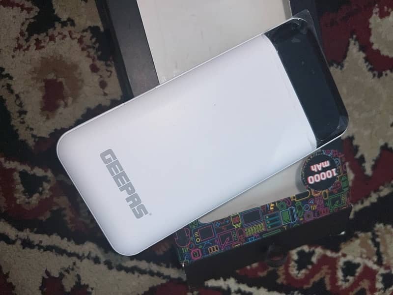 GEEPAS 10,000mah powerbank rs: 4000 4