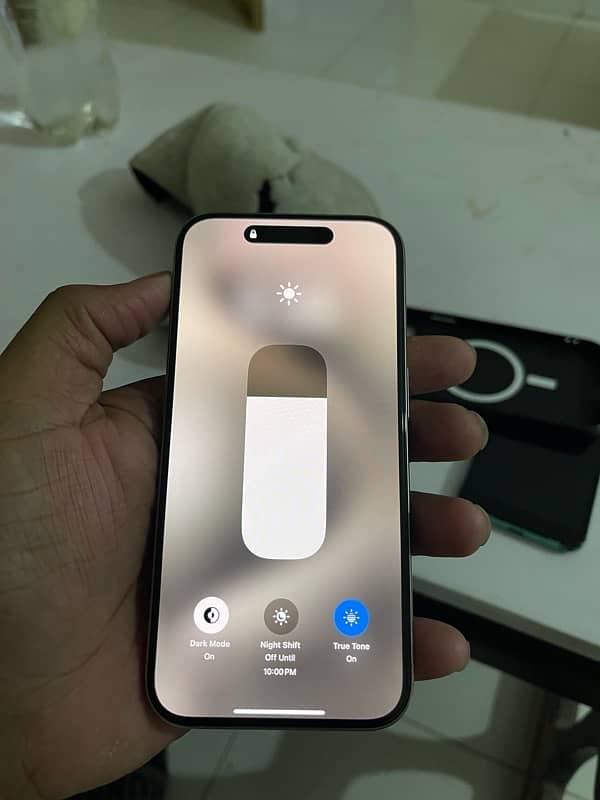 iphone 15 pro natural titanium 0