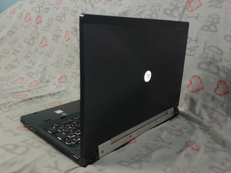 HP Elitebook 8570w (i7QM 8GB 128SSD 320GB HDD 2GB Nvidia) 1