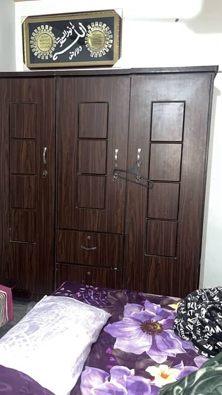 bed room set who wants contact in 03363156446 and 0333751401 1