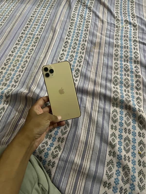 11 pro max 10/10 256GB golden colour 5