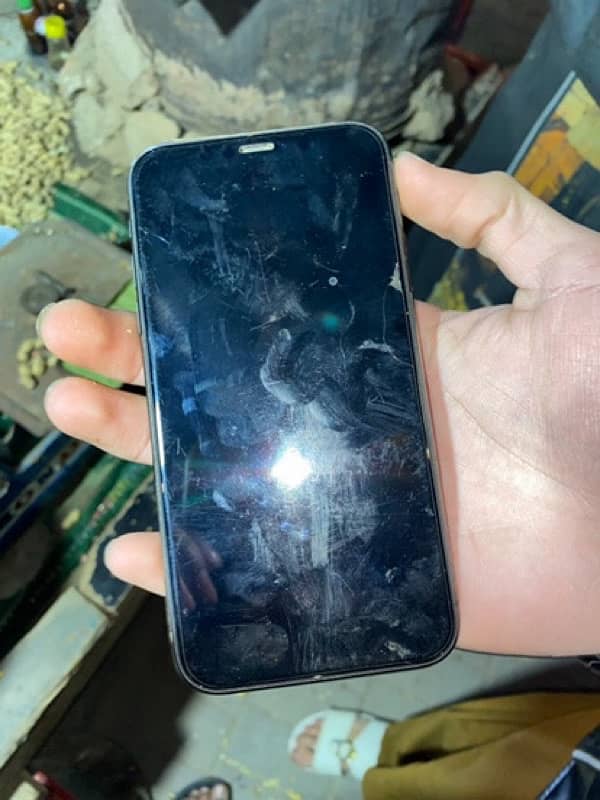 IPhone 11 64 GB health 84 % 10/10 condition 3