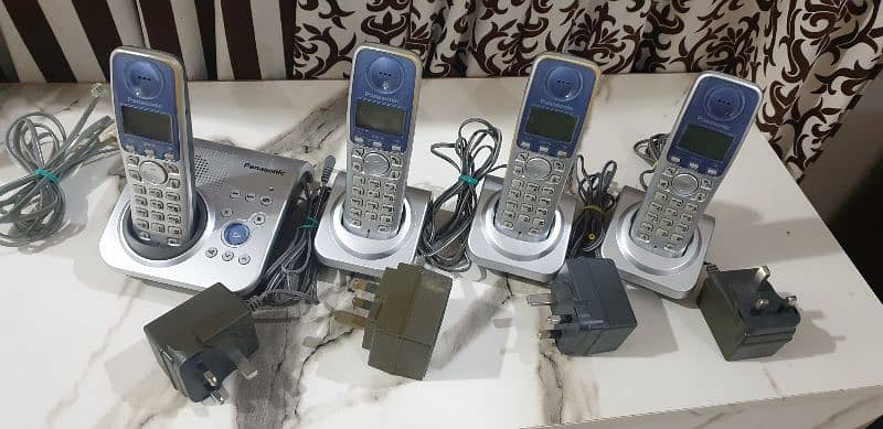 PANASONIC QUAD CORDLESS PHONE 3