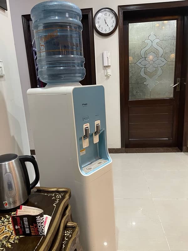 WATER DISPENSER MAGIC COMPANY MADE IN KOREA. 1