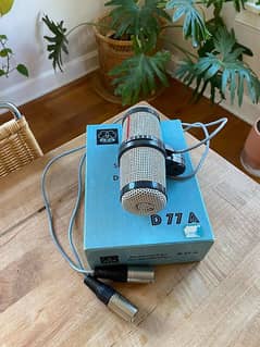 AKG D77A mic