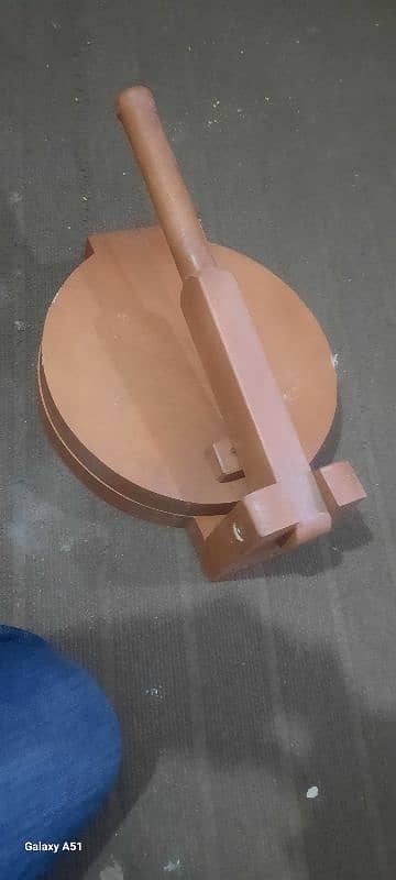 wooden roti maker 2