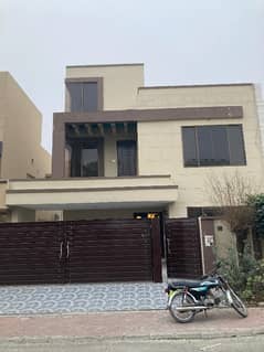 10 Marla House In Bahria town For Rent