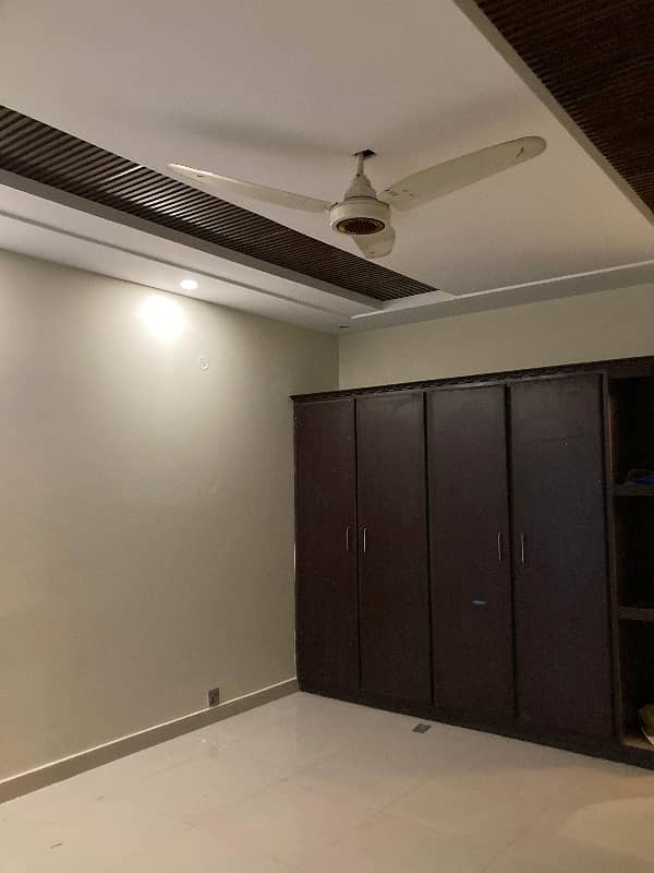 10 Marla House In Bahria town For Rent 6