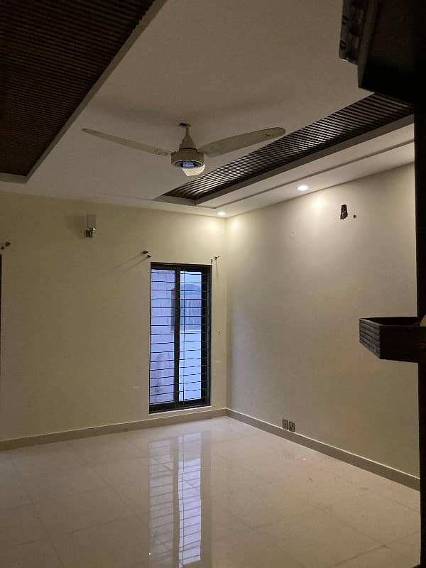 10 Marla House In Bahria town For Rent 7