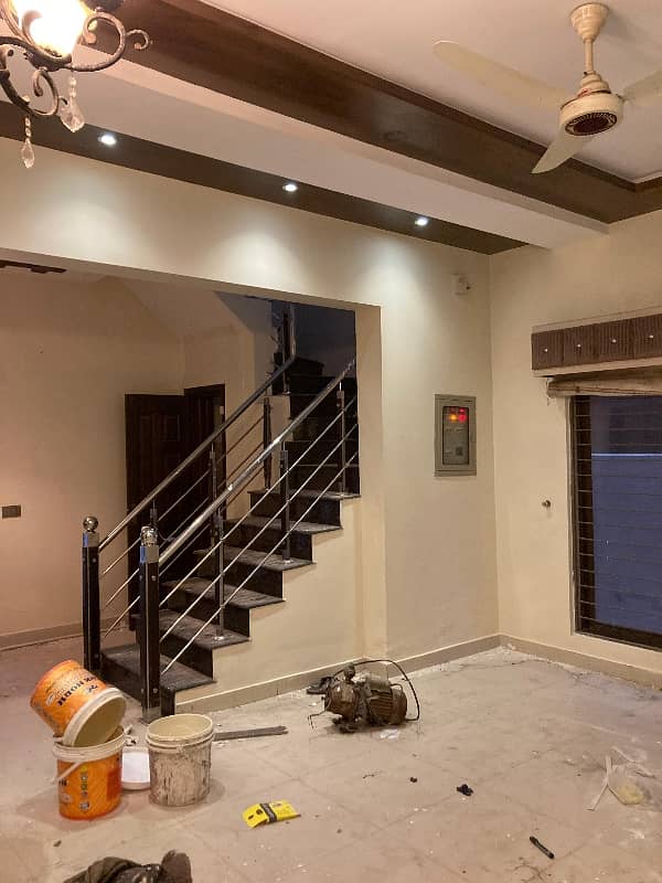 10 Marla House In Bahria town For Rent 12