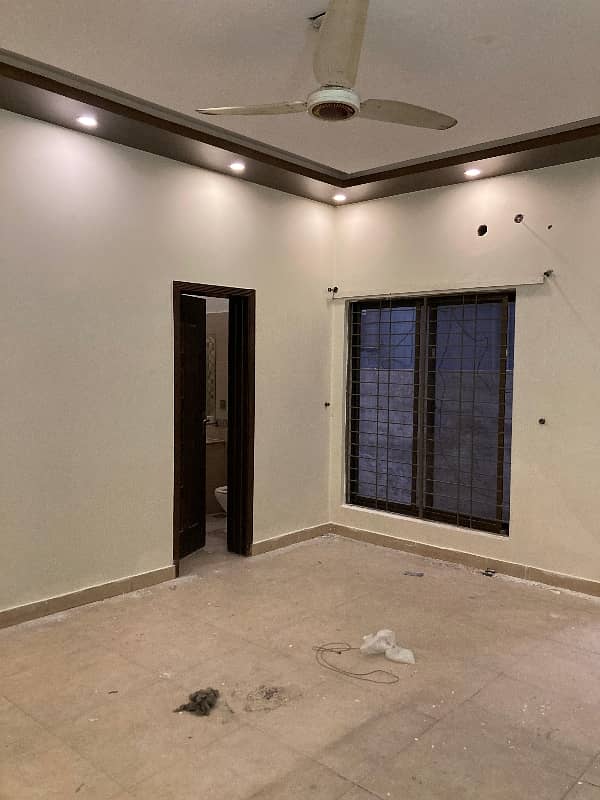 10 Marla House In Bahria town For Rent 19