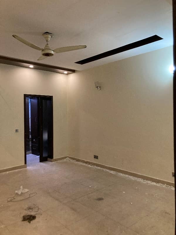 10 Marla House In Bahria town For Rent 21