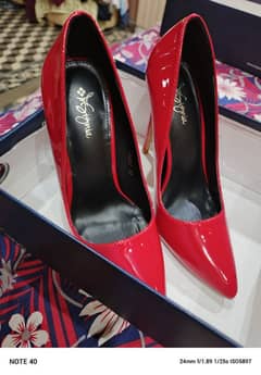 Insignia heels