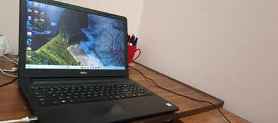 Dell laptop with box Intel i3 8th Gen 8 GB RAM 512 GB SSD competes i5 or i7 offered in this price while being Affordable