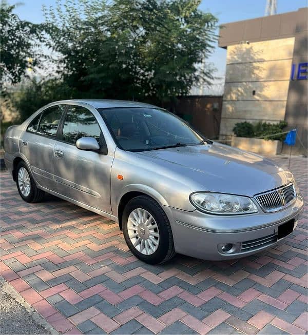 Nissan Sunny 2010 1