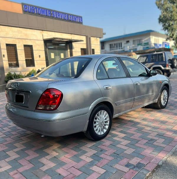 Nissan Sunny 2010 3