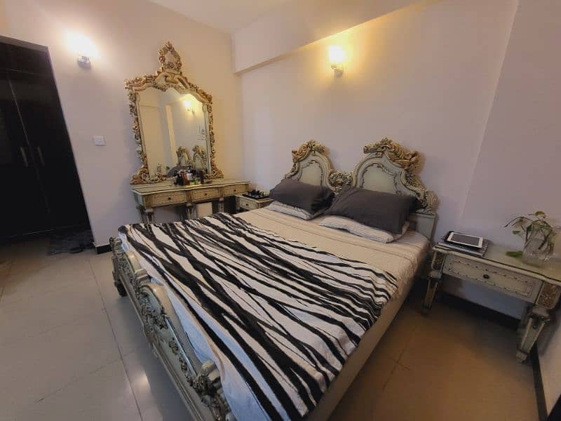 Complete Royal Bed Set With Side Tables and Dressing Table with Mirror 0