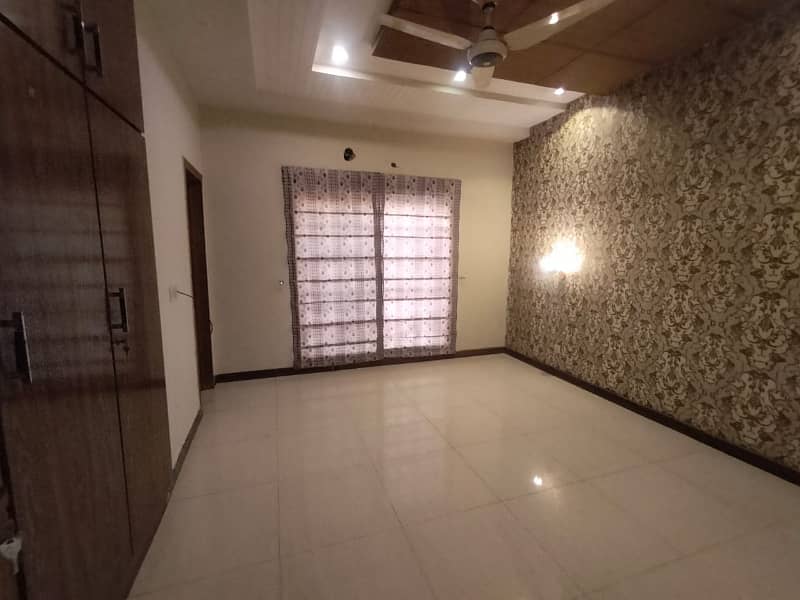 UPPER PORTION OF 10 MARLA GOOD EXCELLENT CONDITION HOUSE FOR RENT IN IRIS BLOCK BAHRIA TOWN LAHORE 5