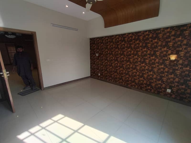 UPPER PORTION OF 10 MARLA GOOD EXCELLENT CONDITION HOUSE FOR RENT IN IRIS BLOCK BAHRIA TOWN LAHORE 14