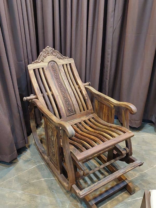 ROCKING CHAIR FOR SALE SLIGHTLY USED 2