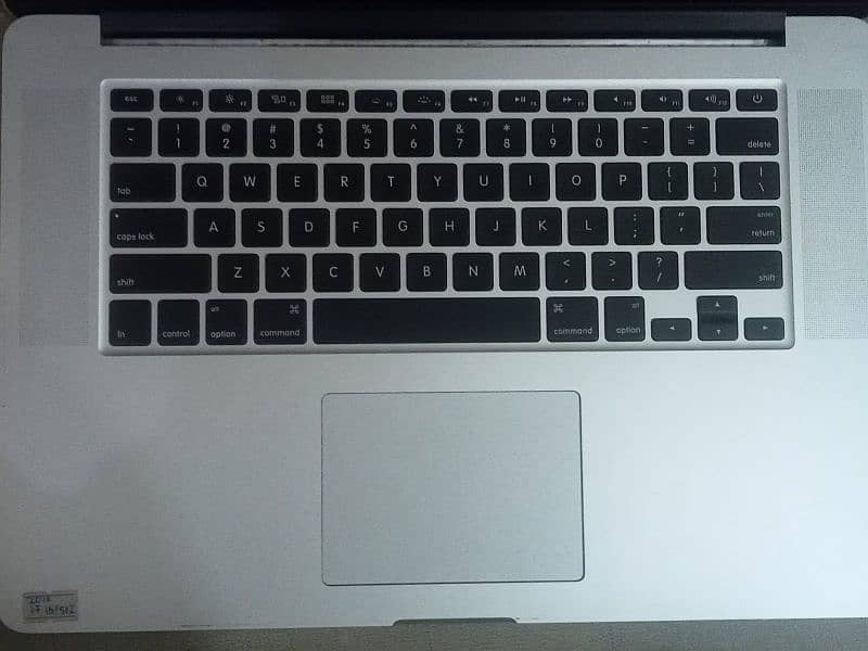 apple MacBook 2015 pro 4