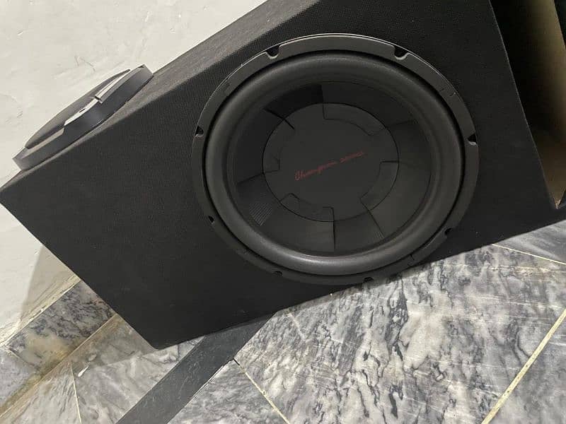 car speaker with baser 1