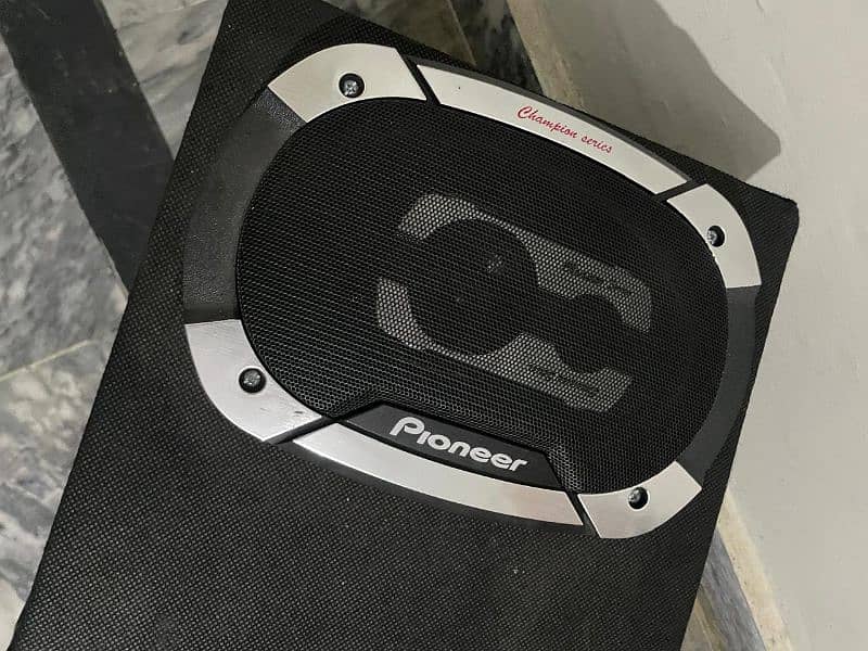 car speaker with baser 2