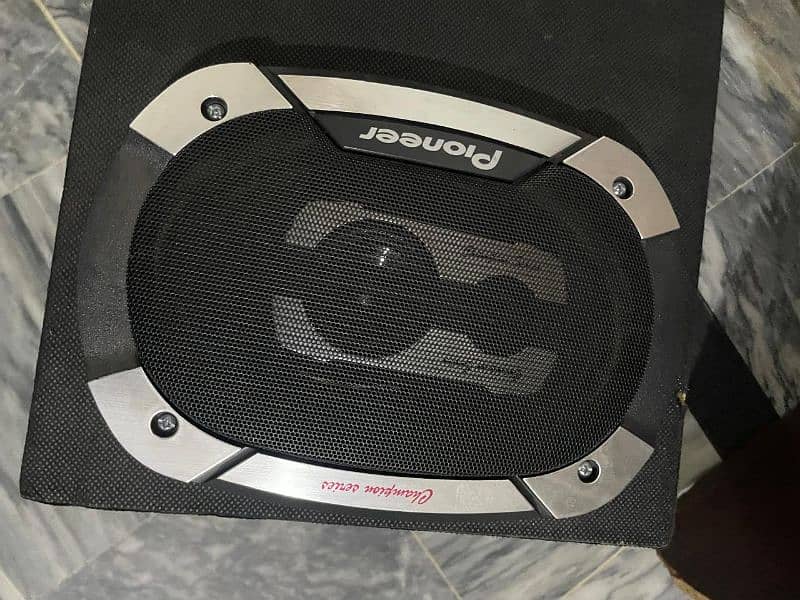 car speaker with baser 4