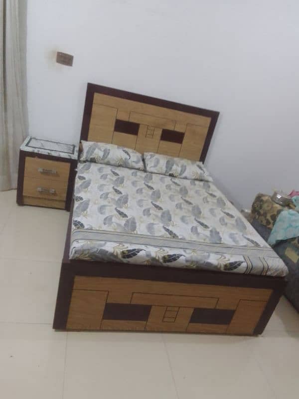 bed with 5 door Almari for sale 0