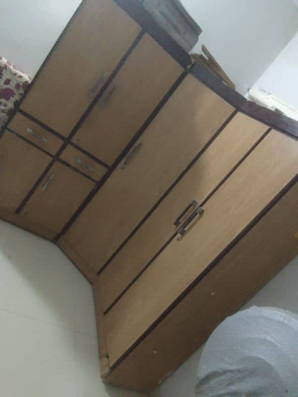 bed with 5 door Almari for sale 11