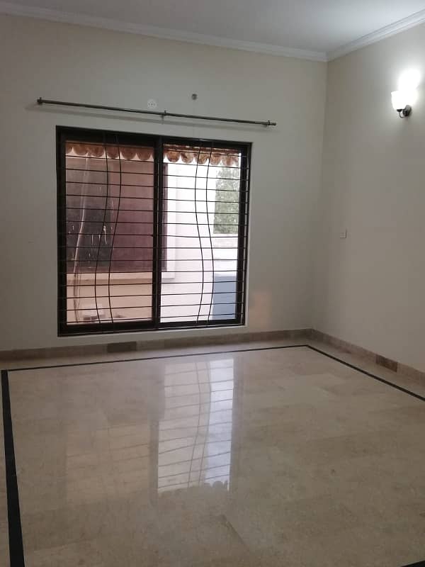 8 MARLA EXCELLENT CONDITION GOOD UPPER PORTION IDEAL HOUSE FOR RENT IN UMAR BLOCK BAHRIA TOWN LAHORE 2