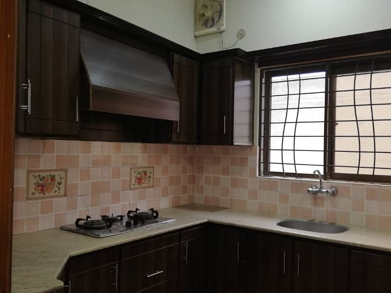 8 MARLA EXCELLENT CONDITION GOOD UPPER PORTION IDEAL HOUSE FOR RENT IN UMAR BLOCK BAHRIA TOWN LAHORE 3