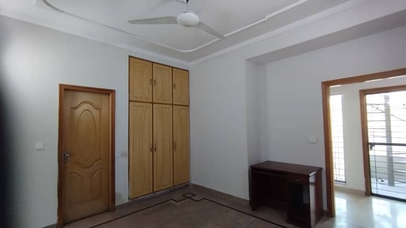 8 MARLA EXCELLENT CONDITION GOOD UPPER PORTION IDEAL HOUSE FOR RENT IN UMAR BLOCK BAHRIA TOWN LAHORE 18