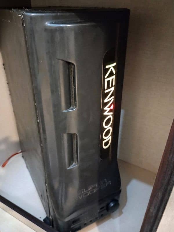 kenwood active woofer with bilt amplifier  03030028224 4