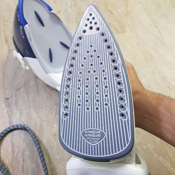 calor steam iron imported form france only few days use 1